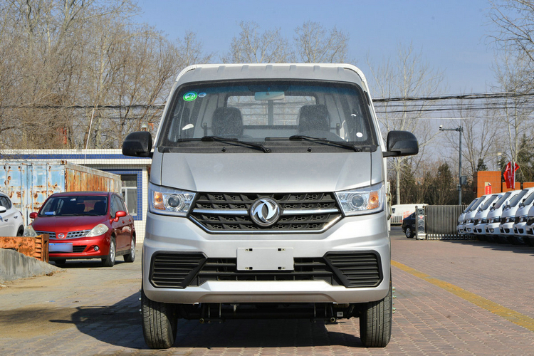 Dongfeng Single Cabin Superior Cargo Trucks 2Tons Gasoline Petrol Engine for Sales