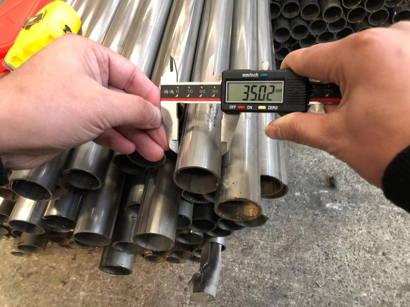 Hot Rolled 304 Seamless SS Steel Pipe 300 Series 301L 304N 310S S32305 316Ti