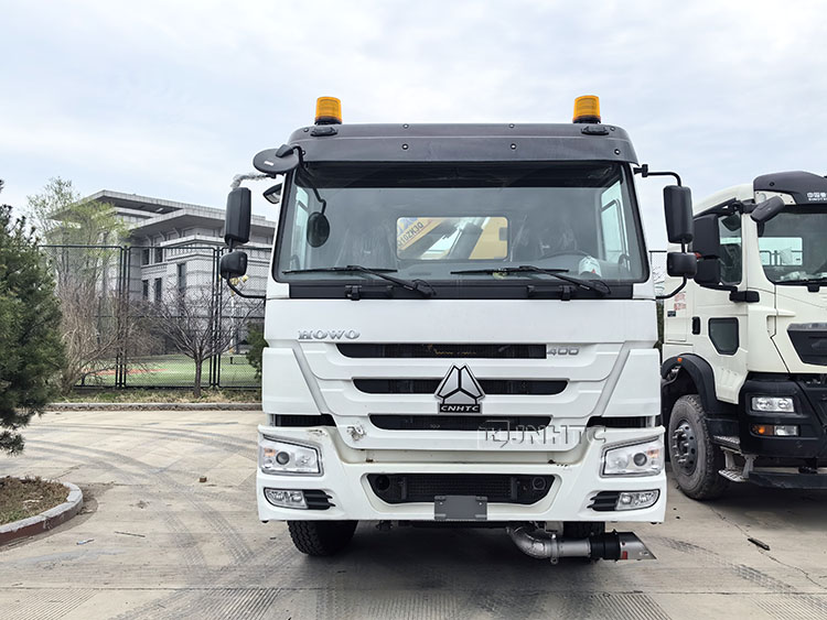 Sinotruk HOWO 6x4 400HP Cargo Truck With 10ton Boom Crane Truck China Factory