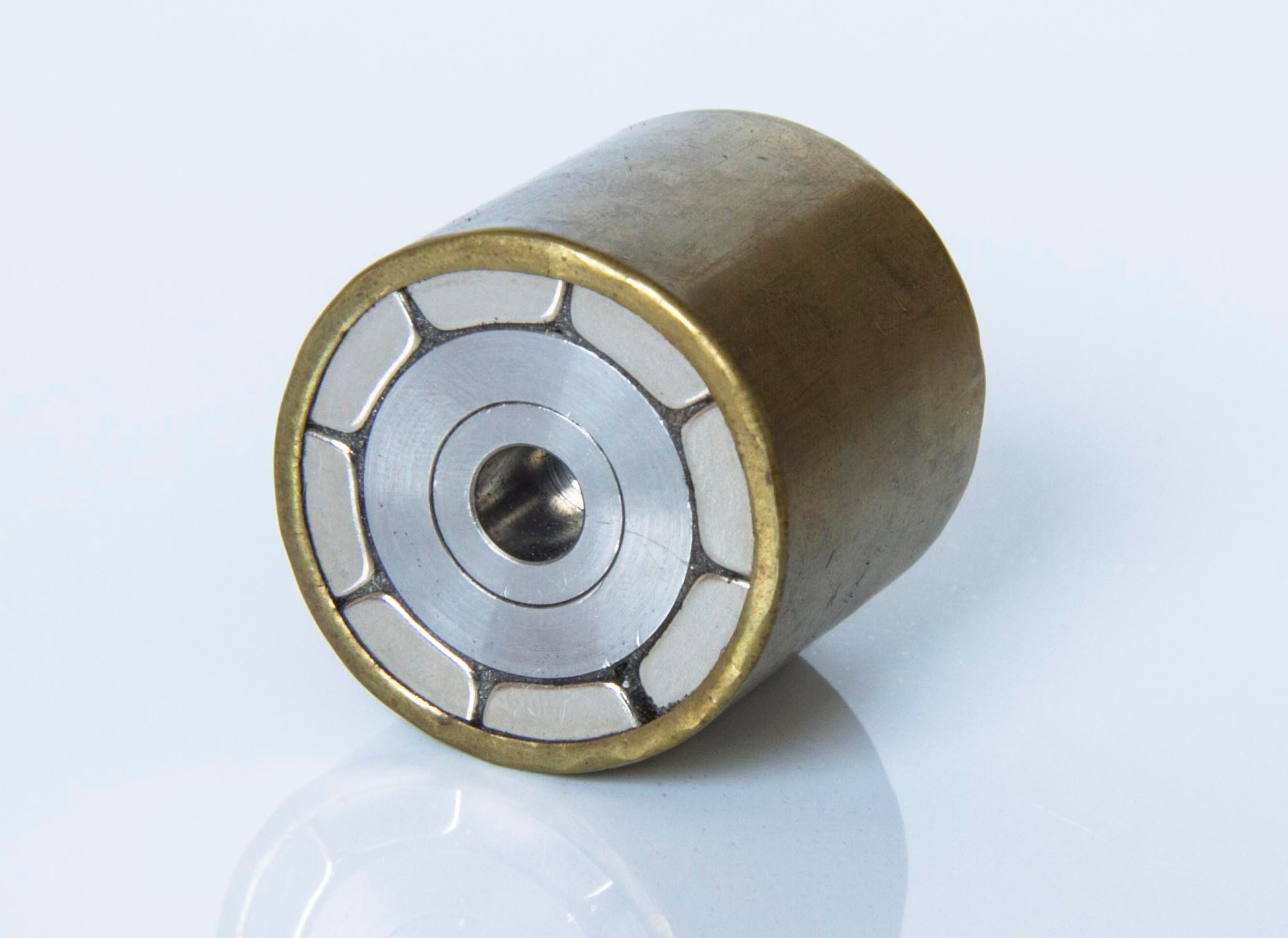 Flexible Magnetic Coupling for High-End Machine