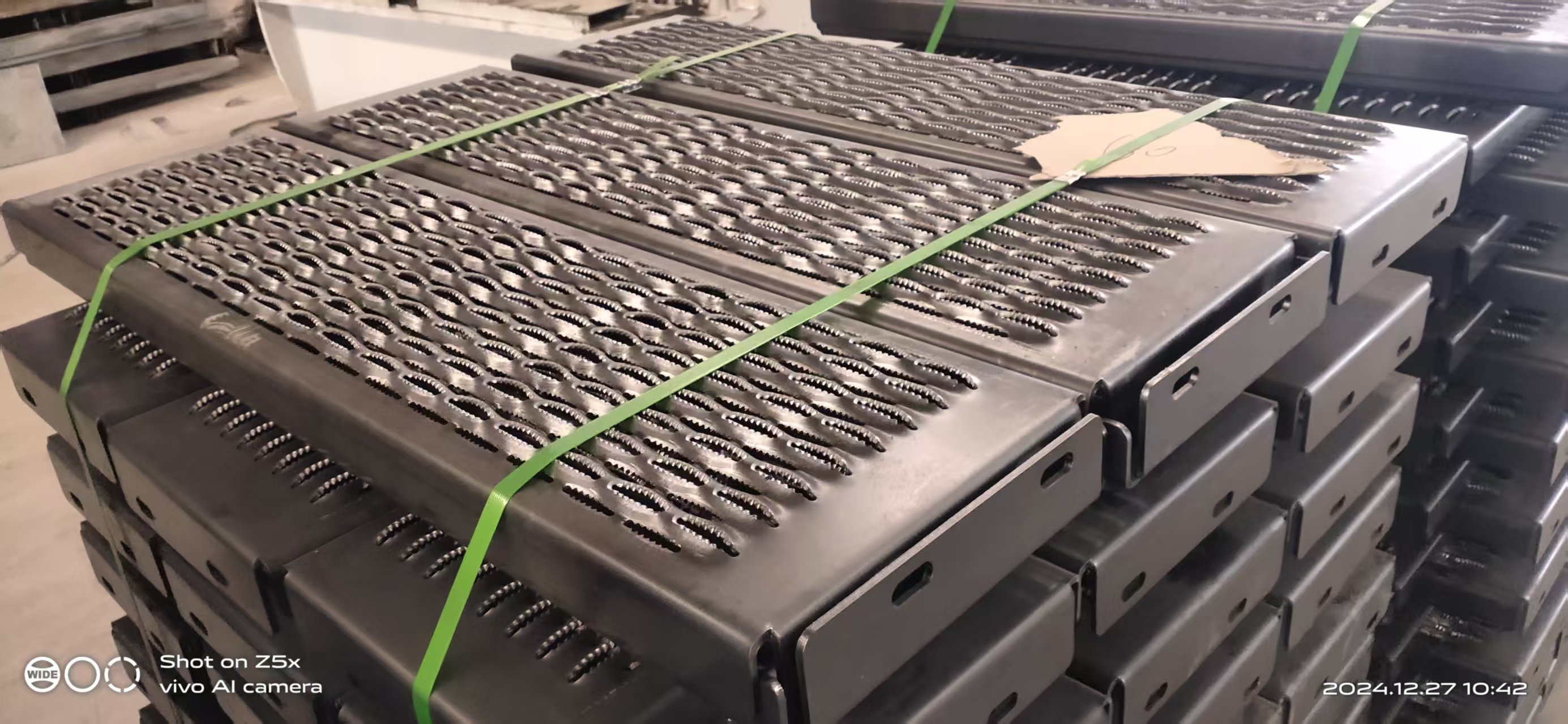 strut grating