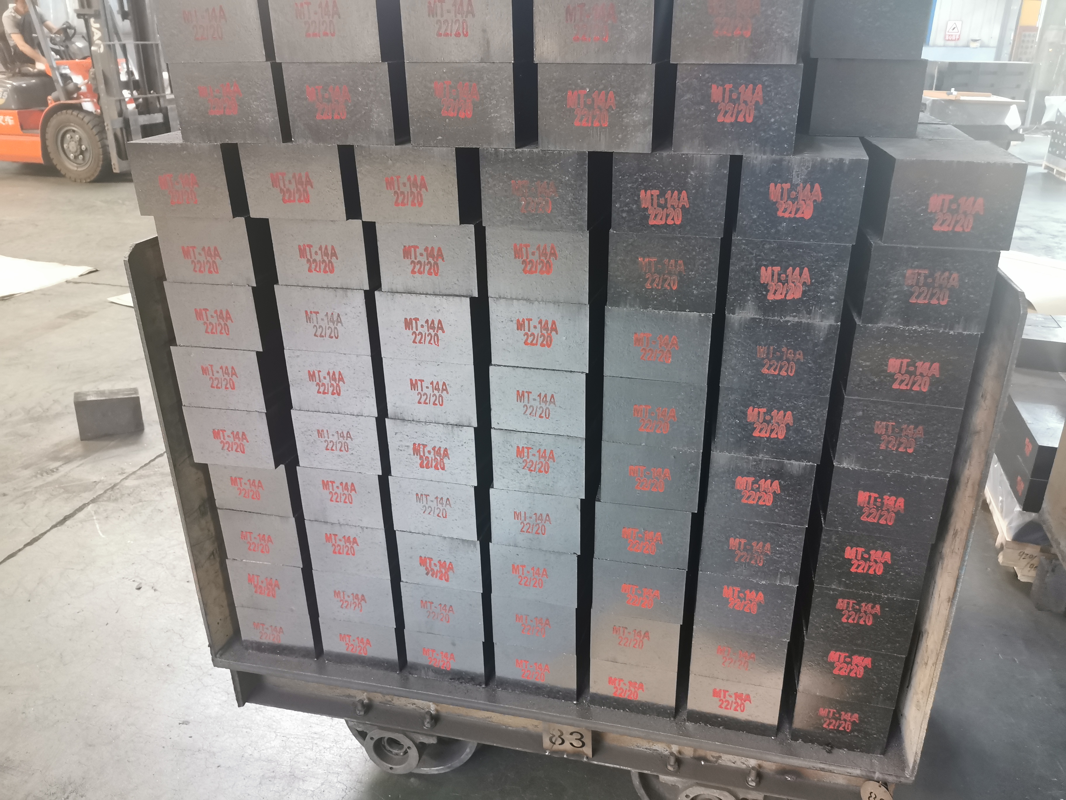 Cutting High Temperature Refractory Magnesia Carbon Brick for Ladle Refractoriness Degree 1770° Refractoriness 2000°