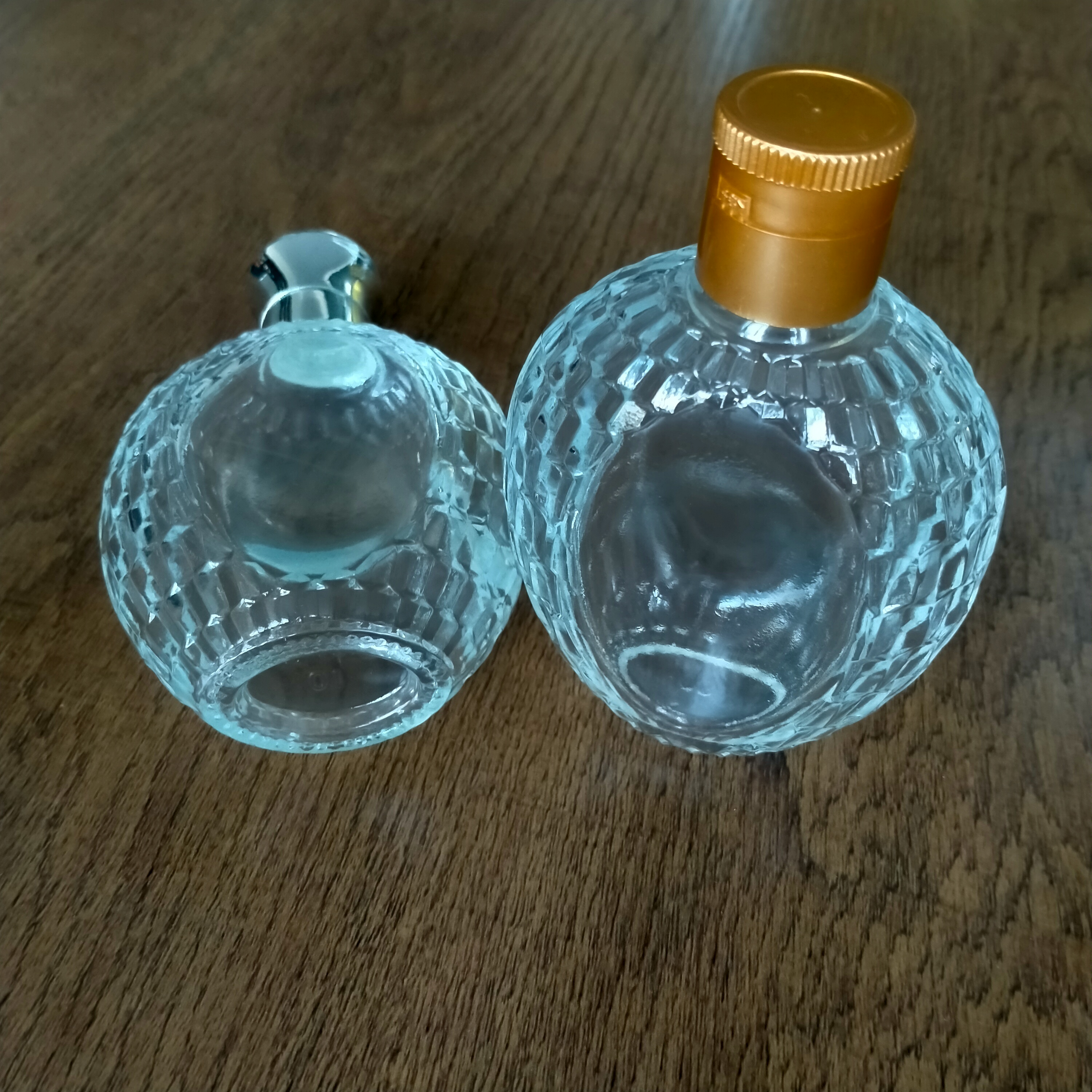 OEM Custom Luxury Women Glass Perfume Bottle with Screw Collar Lid and Base Material Glass