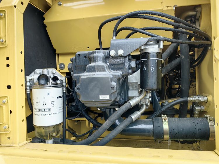 20 Ton Used Digger Komatsu Excavator PC200-8 with Original Hydraulic Pump in Shanghai