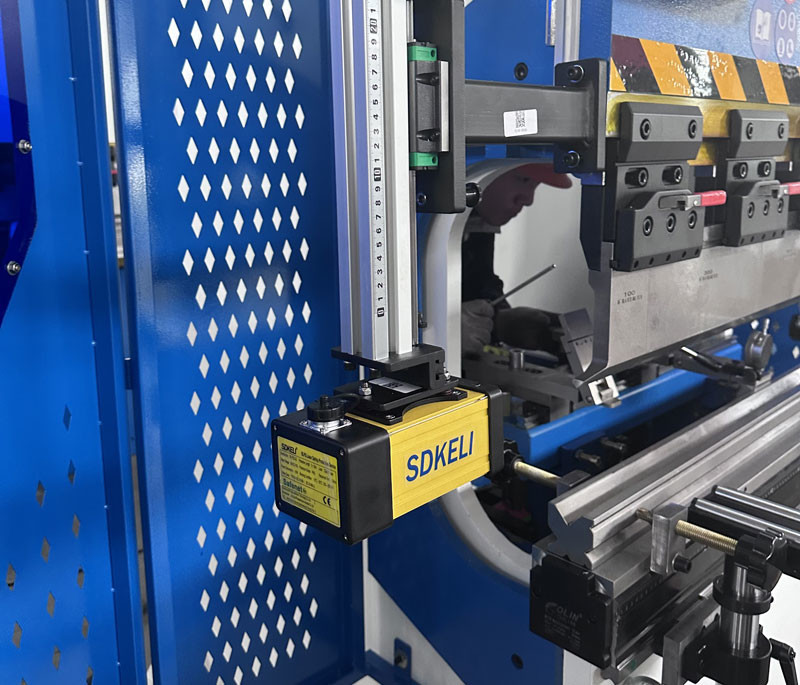 Mini Elctric Hydraulic Press Bending Machine 40T Delem DA53T Controller Press Brake 1600MM