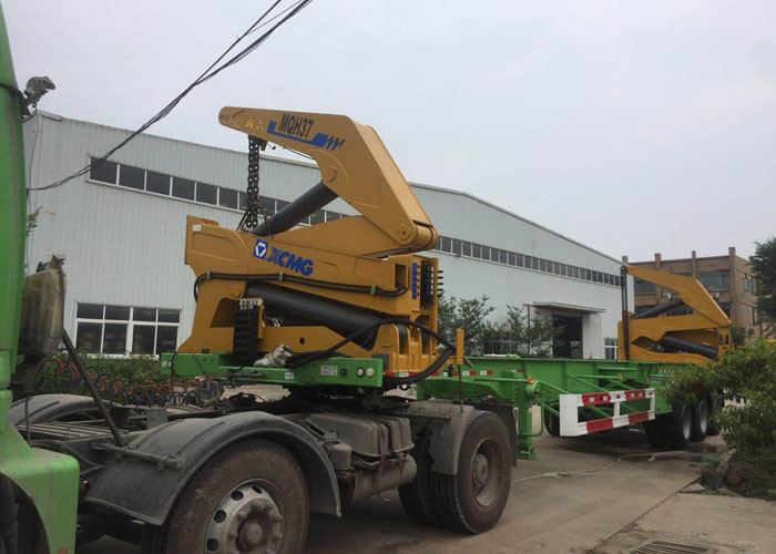 Self Loading Truck Mounted Crane 3 Axle Container For Transportation