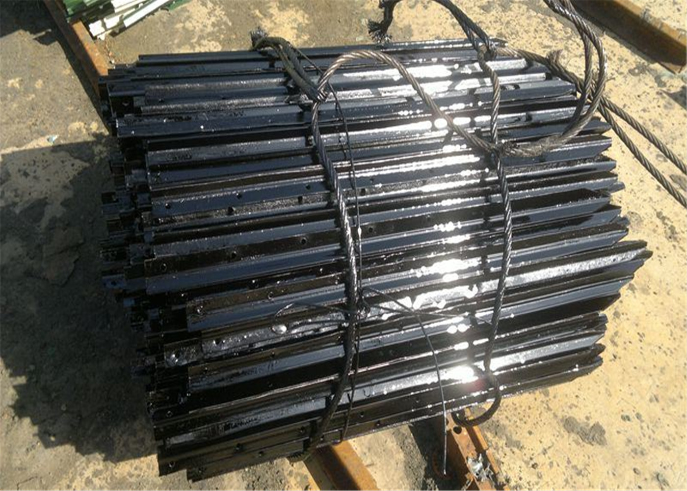 2.1m Black Bitumen Painted Star Picket/ Y Shaped Steel Post for 2.1mx2.4m temporary fencing
