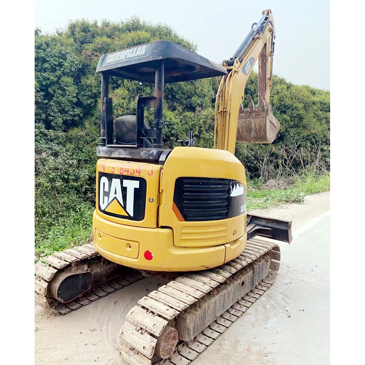 3 Ton Mini Excavator with Blade Made in Japan Rubber Track Earth-Moving Machinery