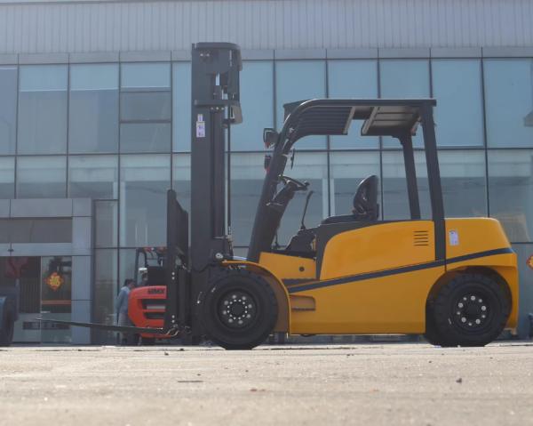 Environment Friendly XDEM Forklift 5000kgs Load Capacity Electric Battery Power