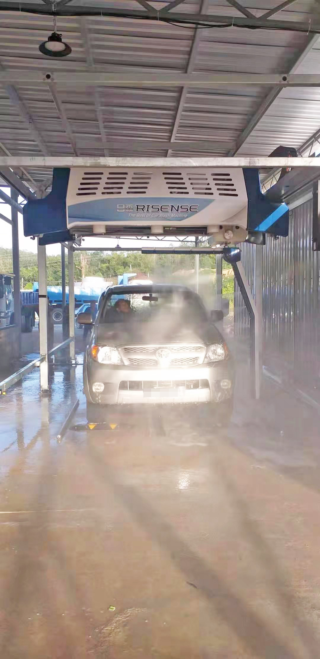 European Style High Pressure Water Touchless Car Wash Machine for Auto Exterior Cleaning
