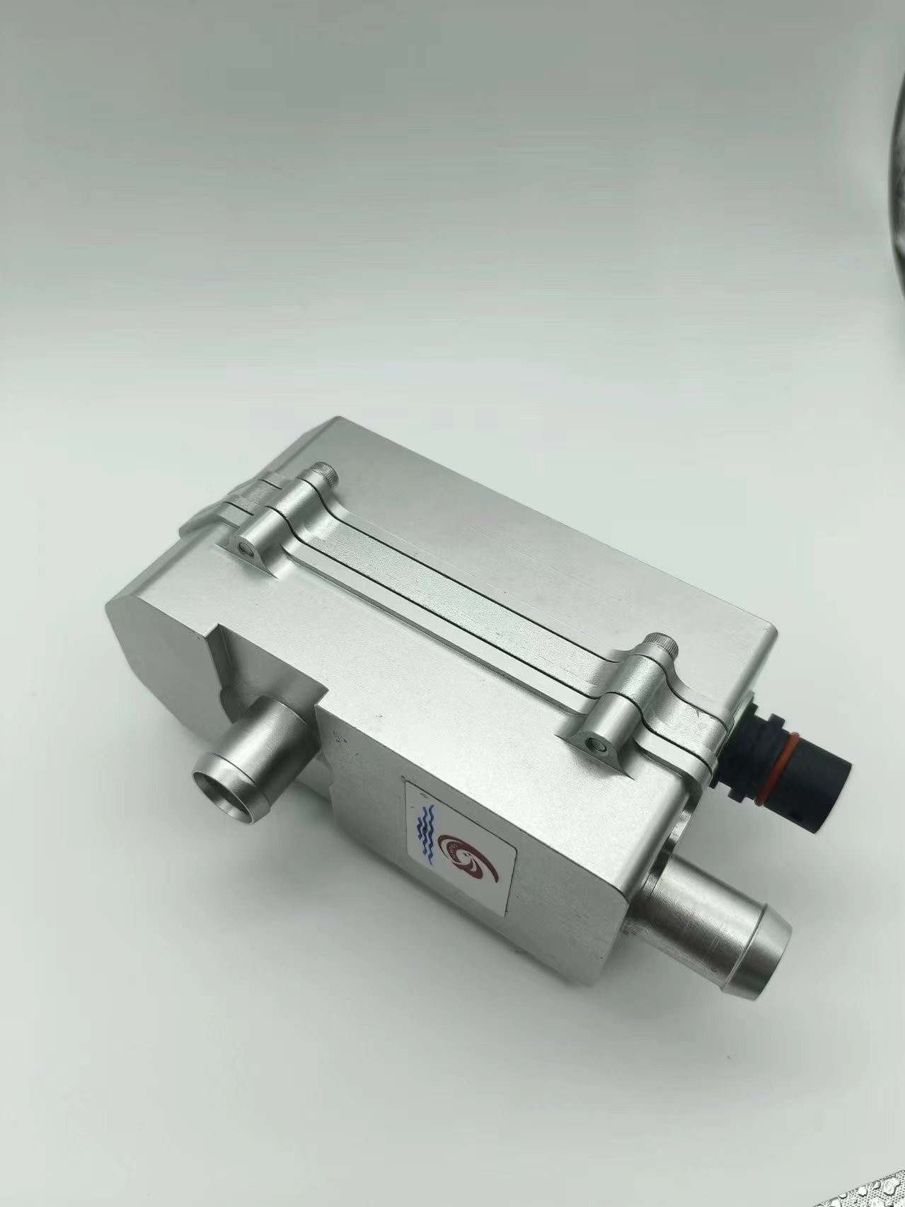 Safe Engine Coolant Preheater PTC Heating 220V 500L/H Flow