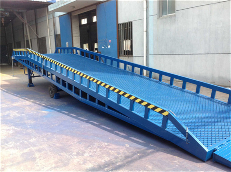 Hand Pump Container Loading Ramps with Heavy Duty Formed Steel Side Girders