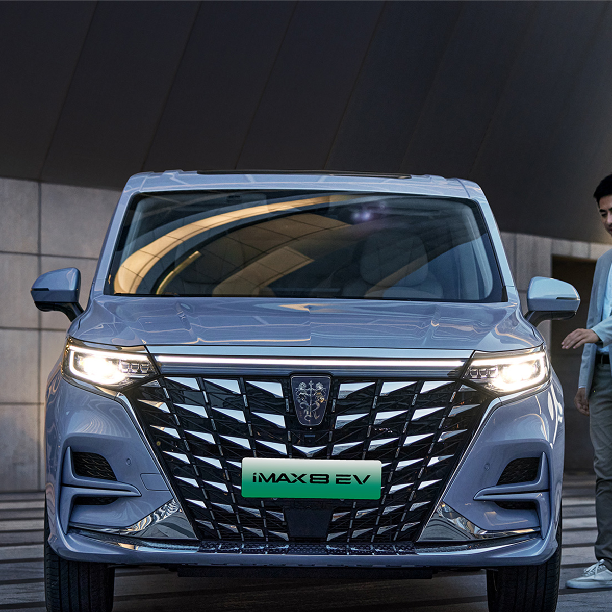 2023 MPV EV Car 7 Seats Roewe Imax8 For Travelling New Energy Vehicle Long Range