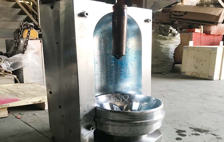 100 KN Clamping Force Semi-Automatic PET Bottle Blowing Machine with 15 kW Power