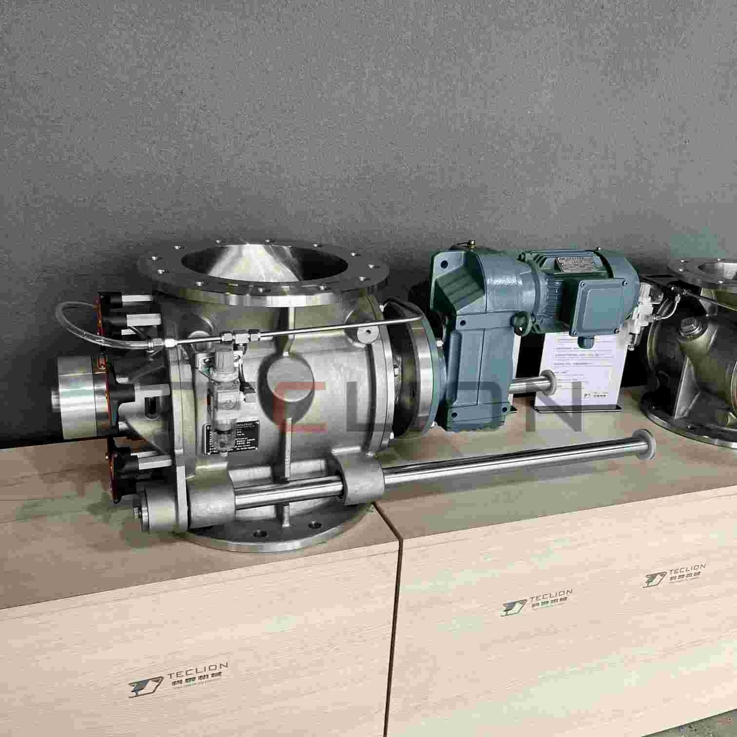 Removable rotor, mirror polished rotary valve with inner cavity