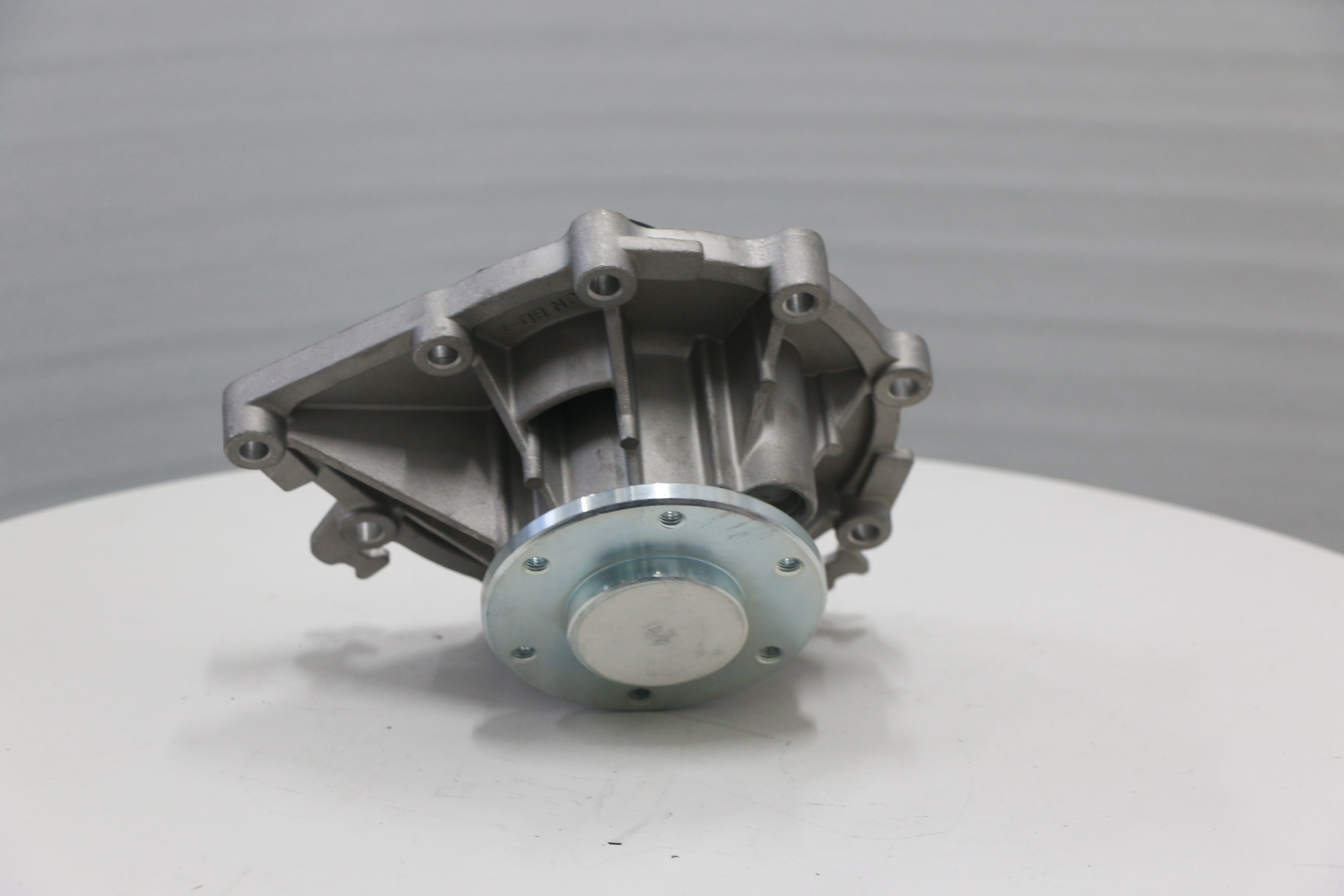 200V06500-6694 Sinotruman Water Pump for 3kg Truck Diesel Engine and Long-lasting