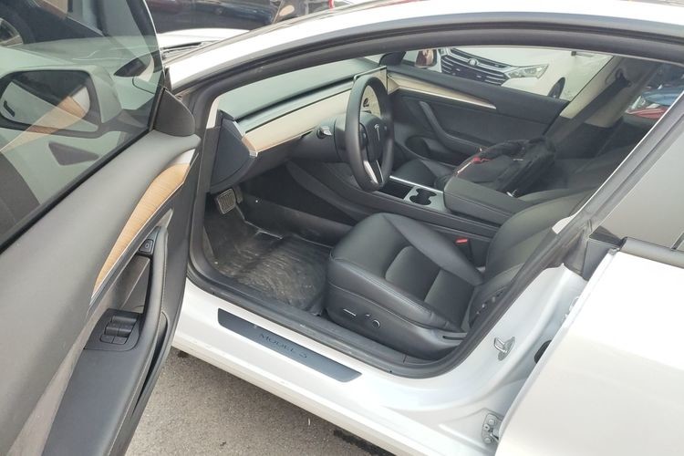 New Energy Electric Vehicle Cars Sedan 4 Wheels High Speed 5 Seats 4 Doors