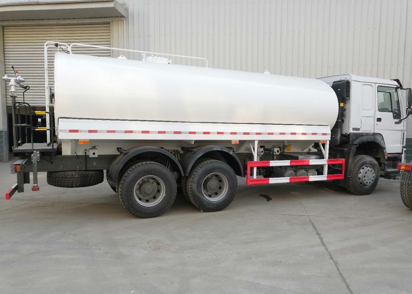 20m3 Capacity Sinotruk Howo7 Water Tank Truck 10 Wheels Water Spray Truck