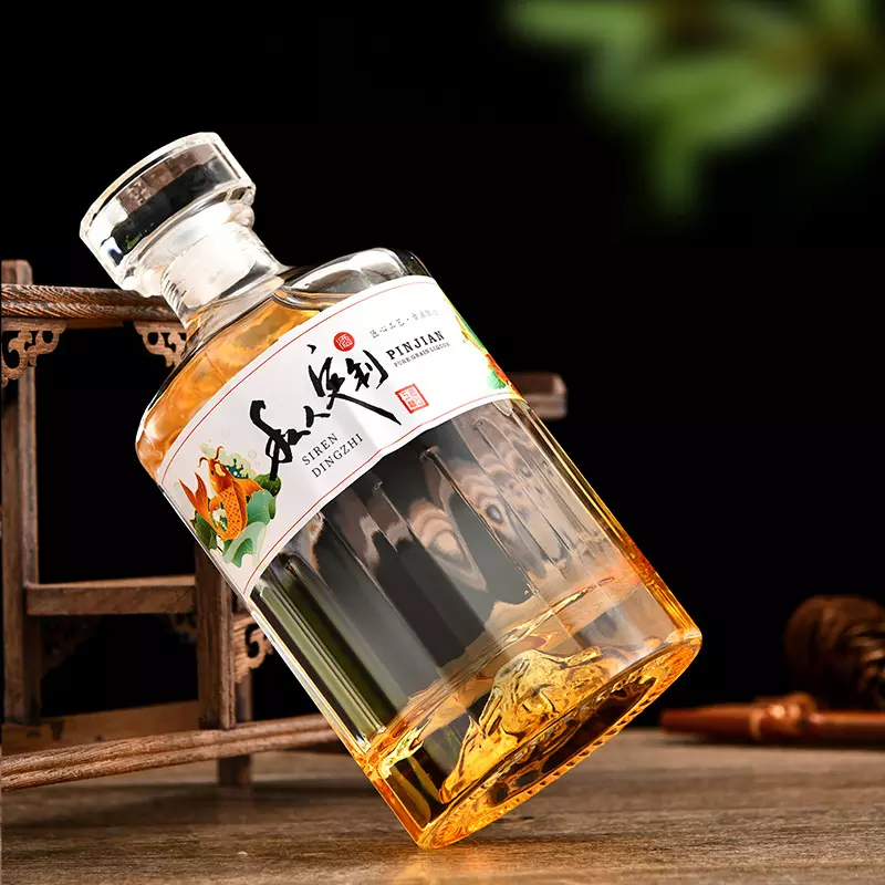 Glass Collar Whisky Vodka Bottle with Cork Cover 750ml Capacity Customized Luxury