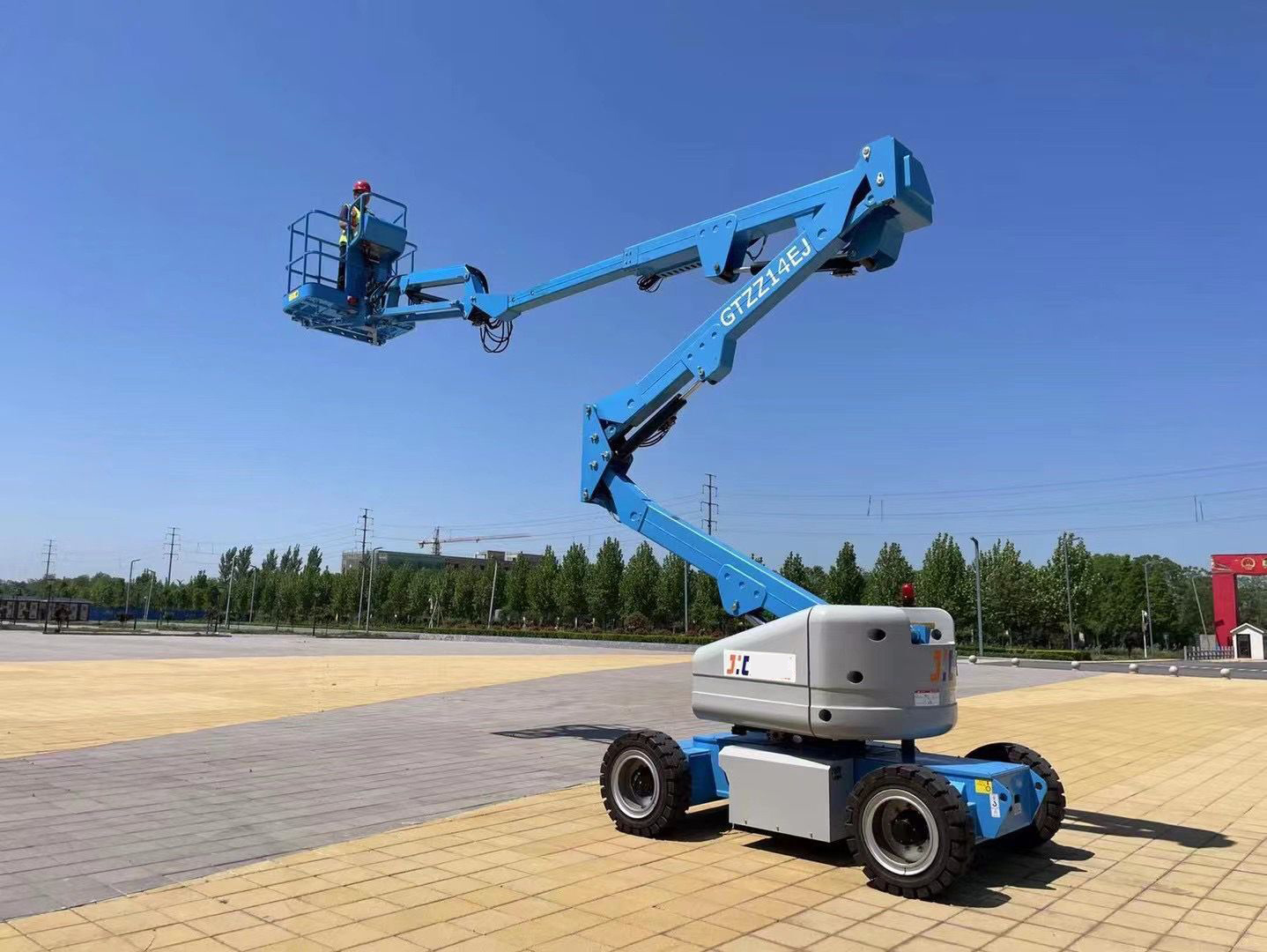 6500 kg Weight Capacity Self-Propelled Articulated Boom Lift for Aerial Work Platform