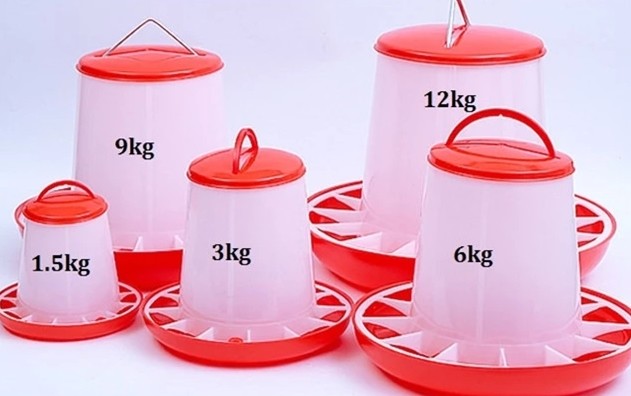 4kg Poultry Chicken Feed Bucket With Hanging Manual Feeder Drinkers