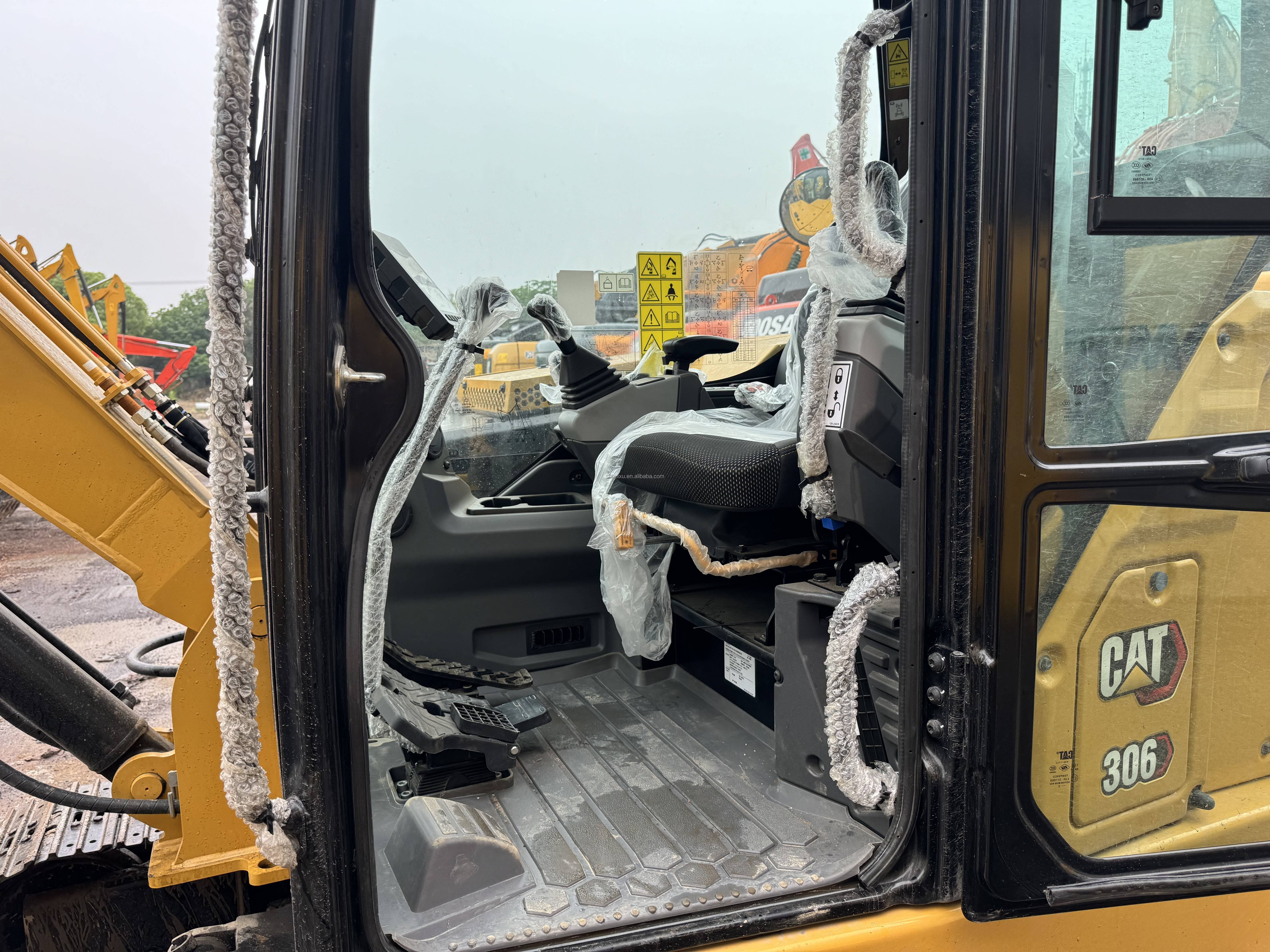 O regional Japan machine caterpillar CAT306 excavator best quality low price have EPA CE certificate CAT306 mini digger