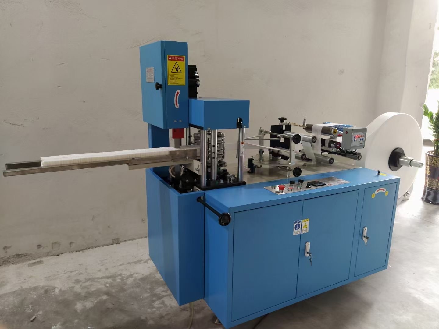 Auto Jumbo Roll Napkin Wet Tissue Machine 4.5KW 1/4 Interfold 850pcs/Min