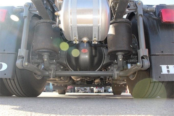 T7H HOWO Heavy Truck, Air Deflector With Air Conditioner , 500HP, 4X2 Single-Axle Tractor