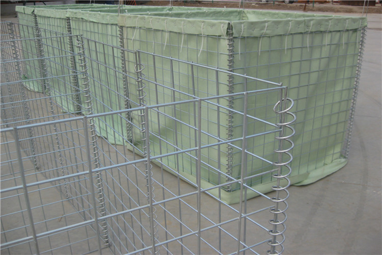 4mm 5mm Hesco Barrier Bastion Wire Cages Strong Tensile Strength