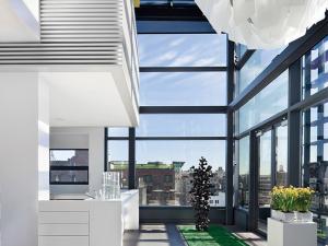  Adjustable Aluminium Sun Louvers , Tempered Glass Garden Sun Rooms Matt Black Manufactures