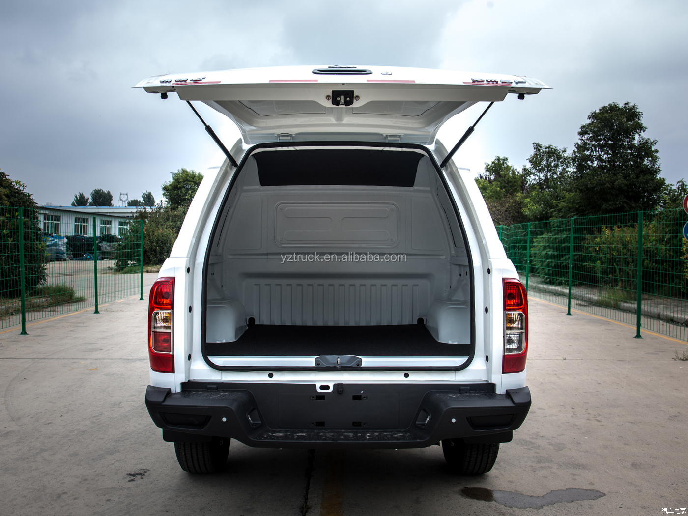 163HP Diesel Fuel Type 4X4 Wheel Drive Pickup for Customer Optional Customization