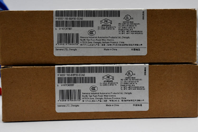 Siemens BUS Connector for use with ET200M, SIMATIC DP