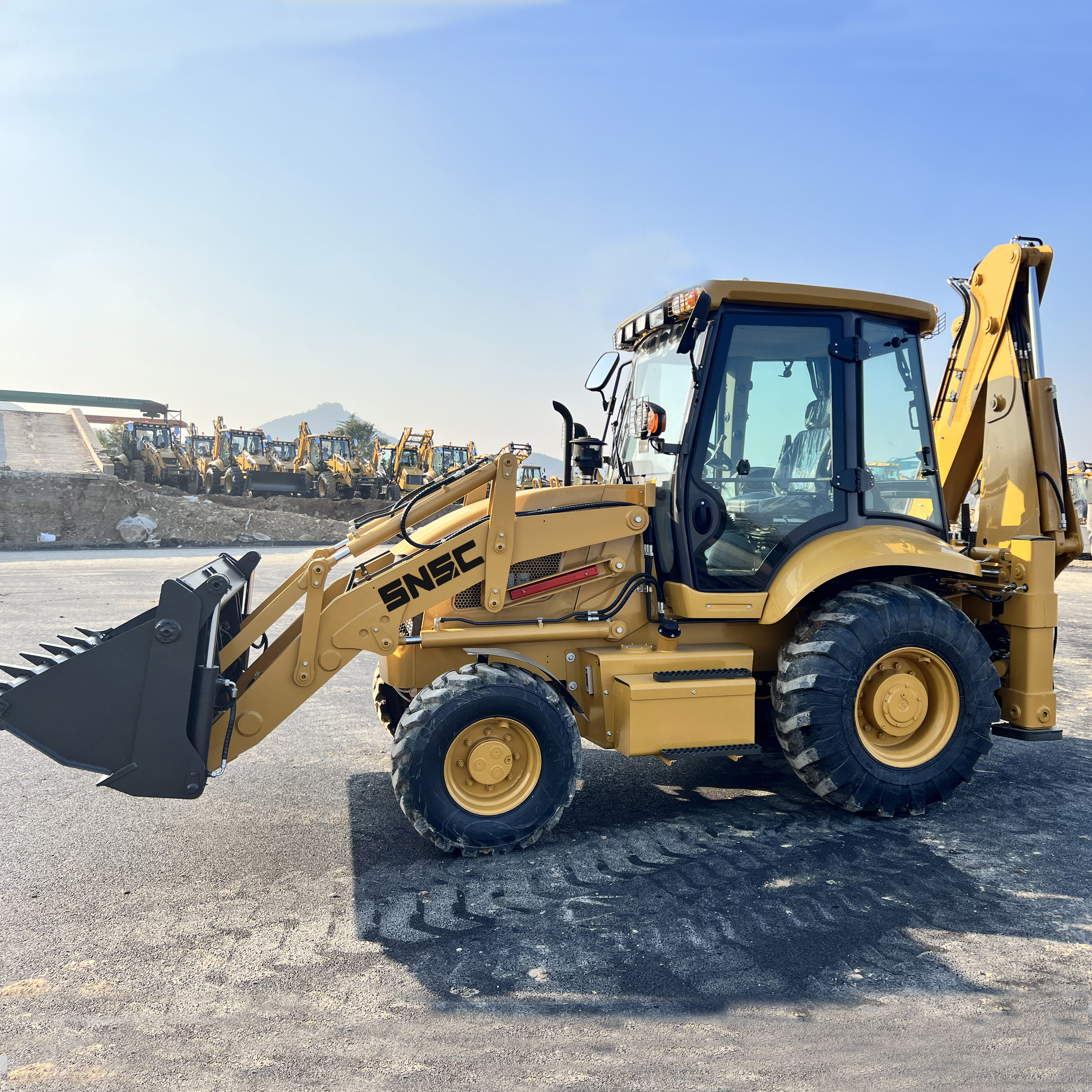 Quancheng Hydraulic Pump 4x4 Mini Tractor Excavator Backhoe Loader with Luxury ROPS Cabin