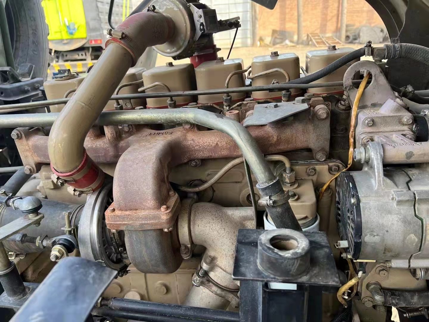 160hp Used Tractor Truck 6*6 Chassis Used Truck Left Hand Drive