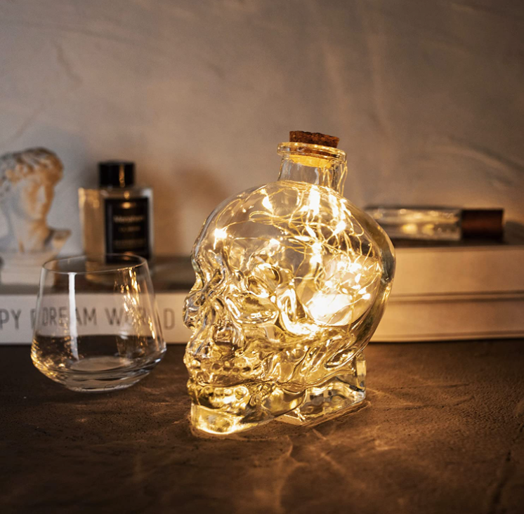 Customized Lead-free Glass Skull Prop Whisky Bottle with Cork 700ml and Customized Logo