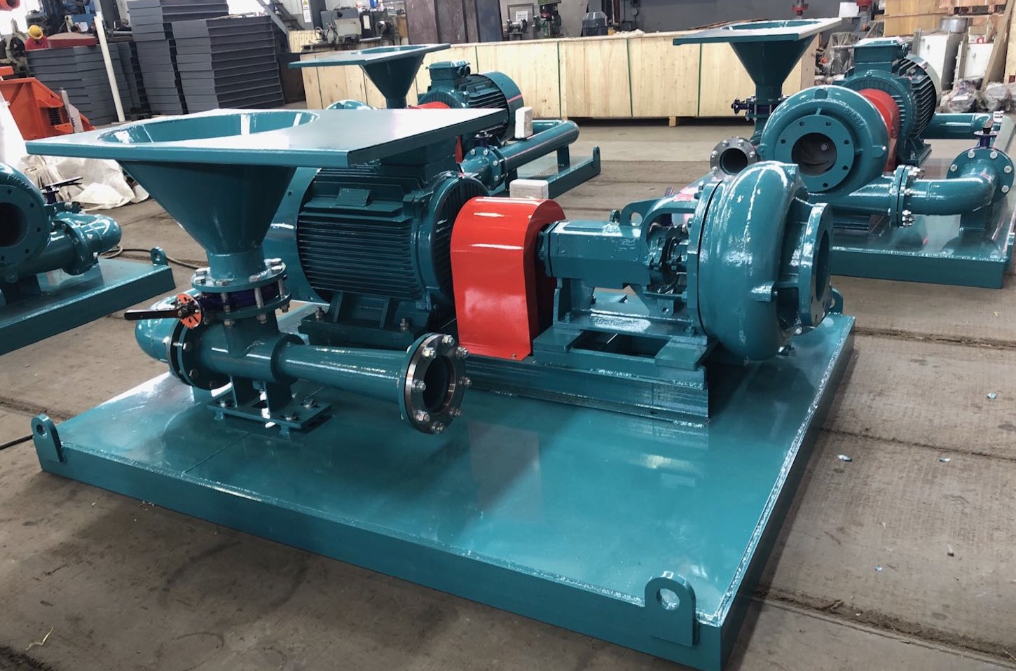Mixing hopper pump