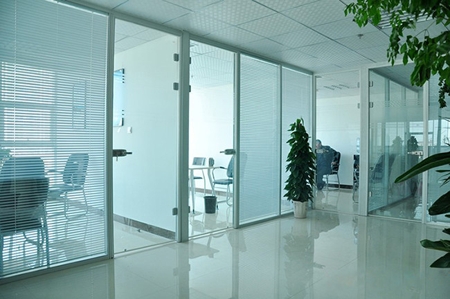 Double Glasses 83mm Fixed Partition Wall 6063 Aluminum Frame With Blind