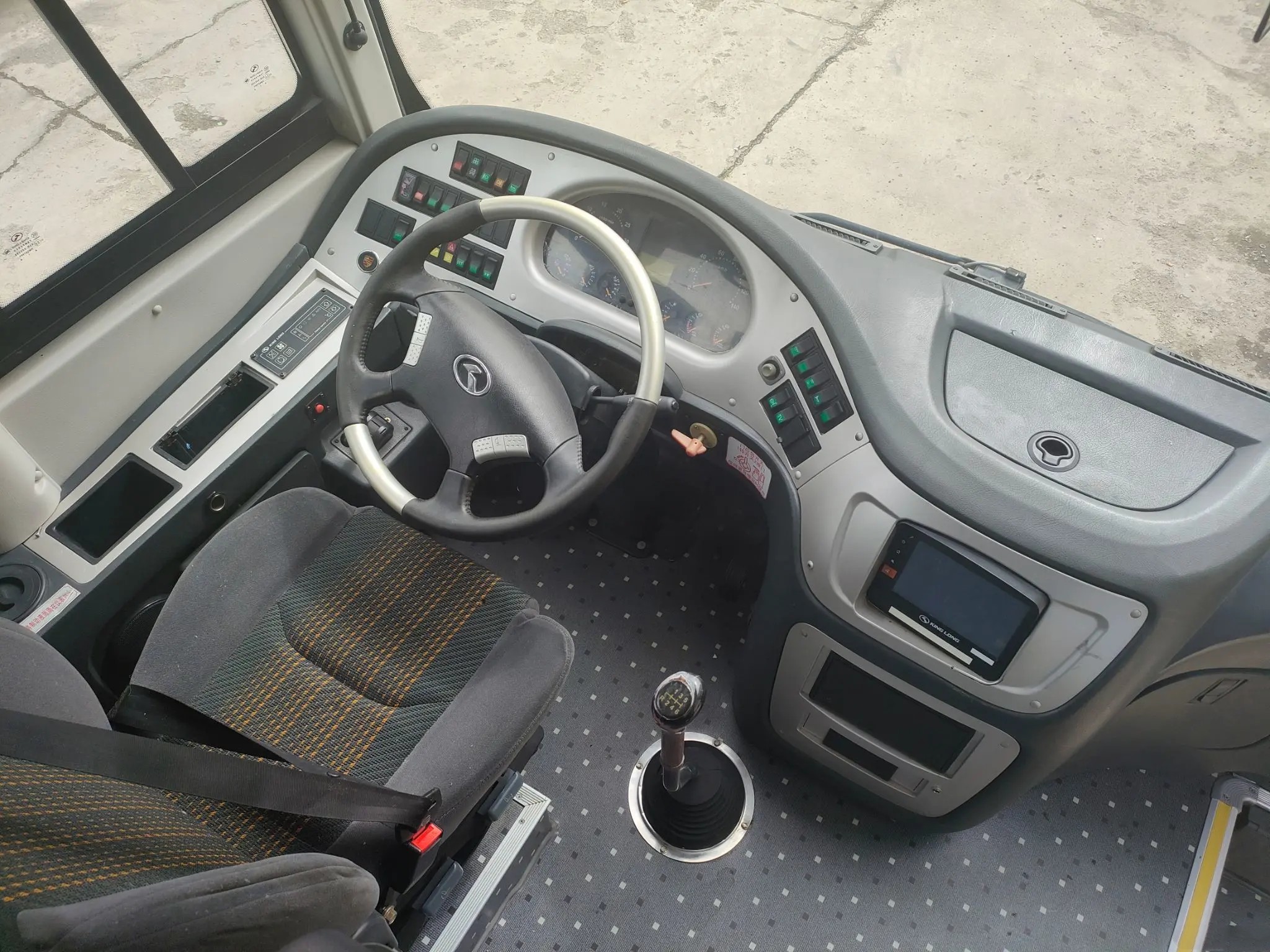 Used Mini Coach 2015 Year 33 Seats Single Door Luggage Compartment Sealing Window 2nd Hand Kinglong Bus XMQ6802