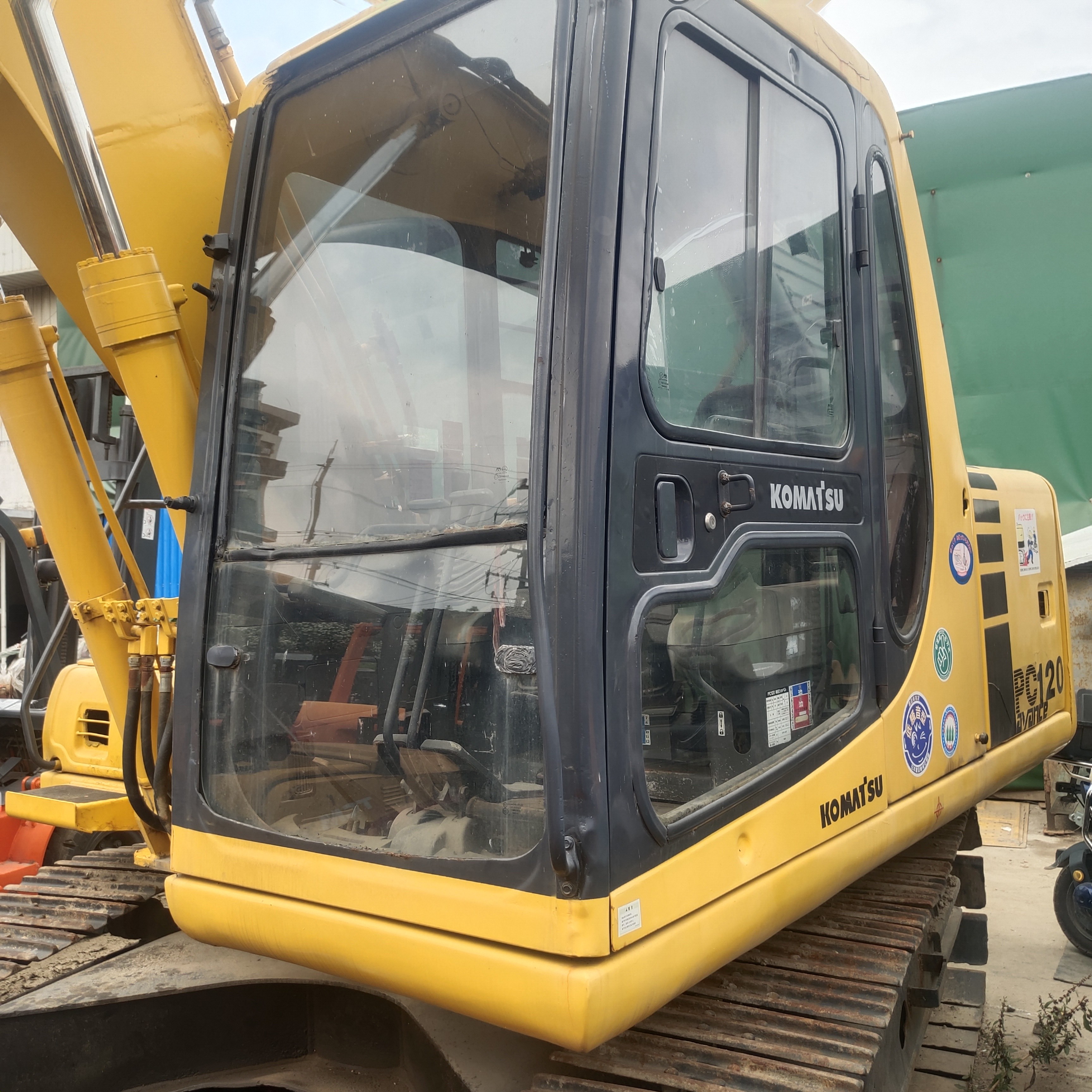 Used tracked hydraulic excavator, second-hand Komatsu PC120 excavator