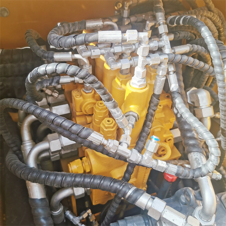 Middle 13 Ton Used Sany SY135 Excavator with ISUZU Engine and 0.53m3 Bucket Capacity