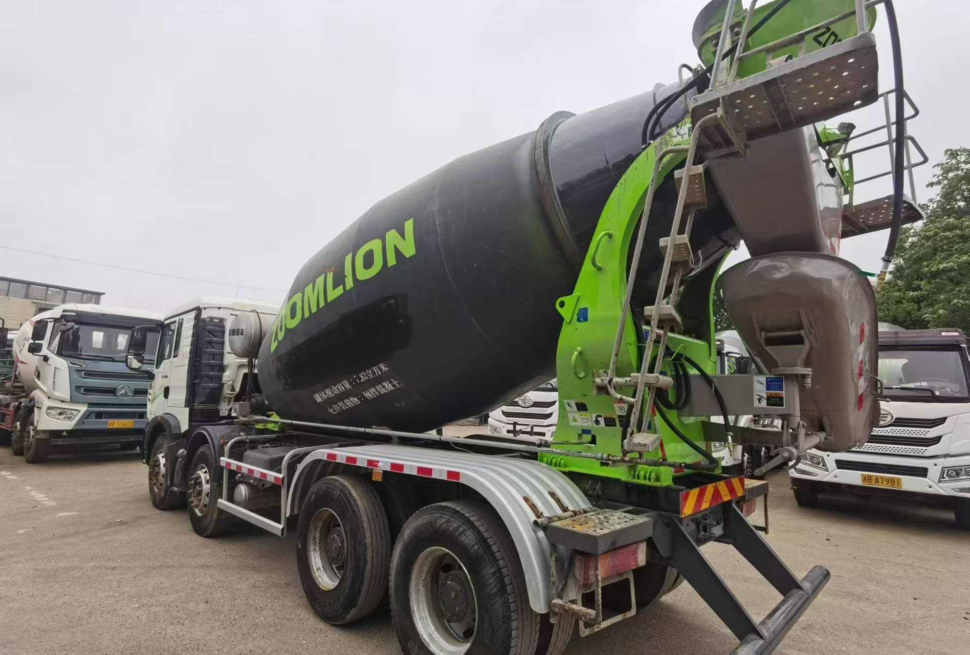 2021 ZOOMLION 12m³ Used Concrete Truck Mixer on HOWO Chassis for Sale