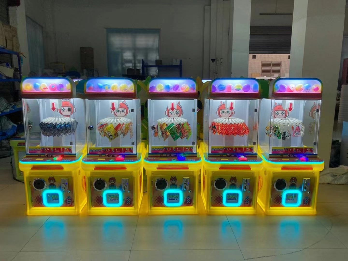 Dreamland Original Design Kids Clip Gift Machine Coin Operated Children Clamp Prize Game Machine