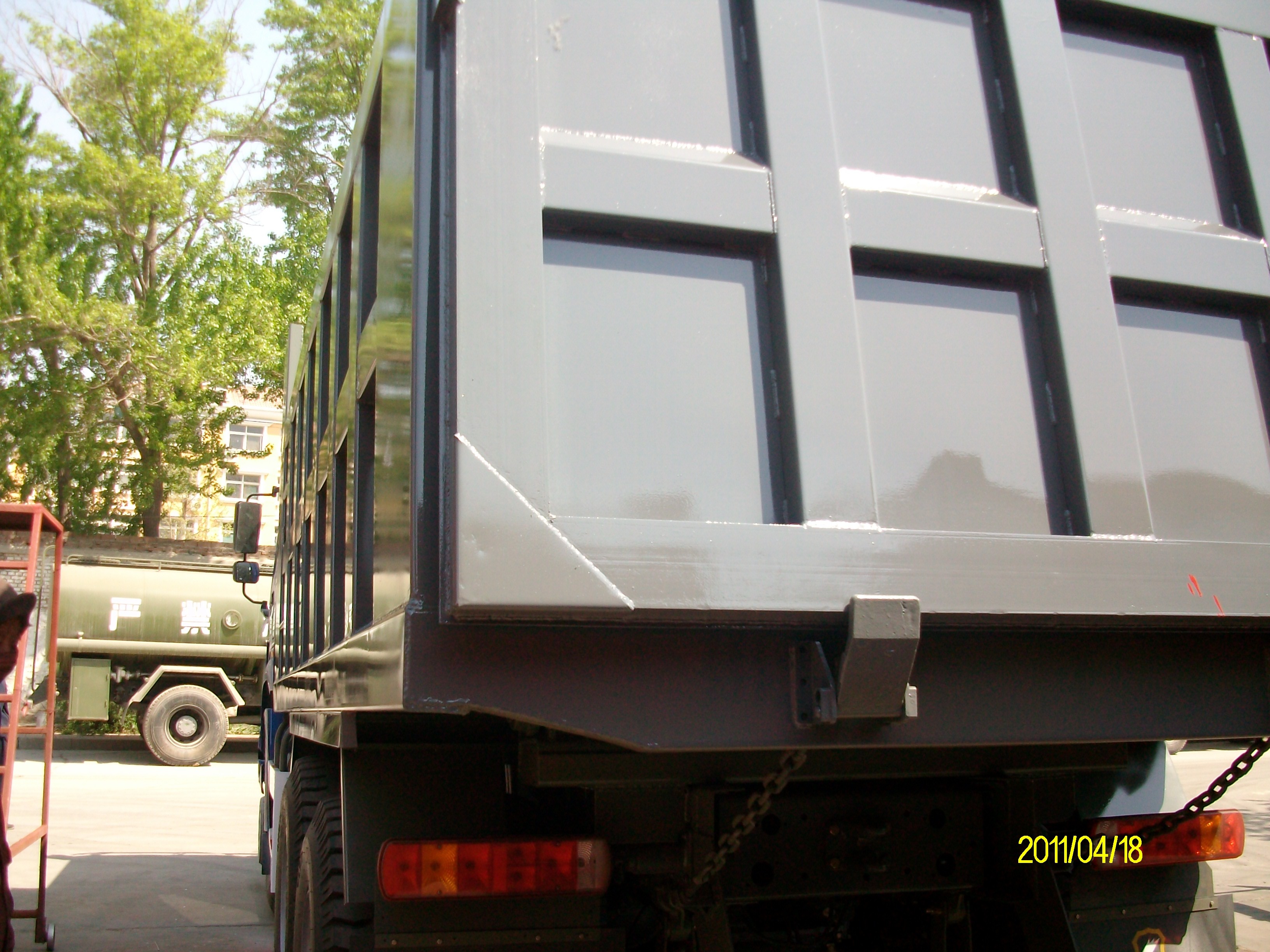 Sinotruk HOWO 70Tons mining dump truck / mining tipper truck for base Rock