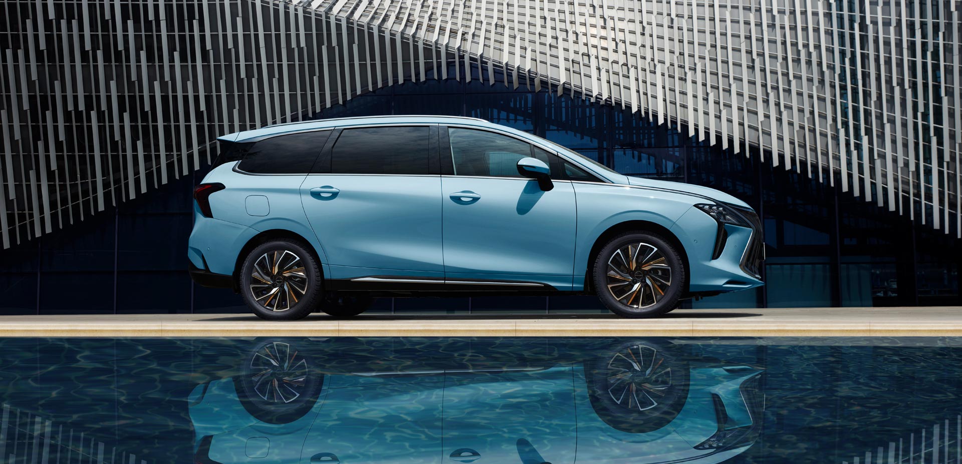 145 197Ps Midsize MPV Car 2024 Luxury Hybrid Electric MPV Minivan with 7 Seater and Automatic Transmission from Dongfeng M4