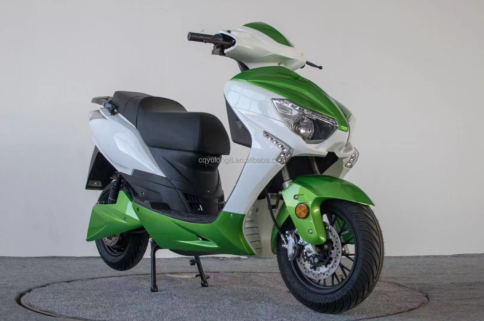 LCD Display 2000w Waterproof Removable Battery Scooter Adult Electric Car with 2 Seat