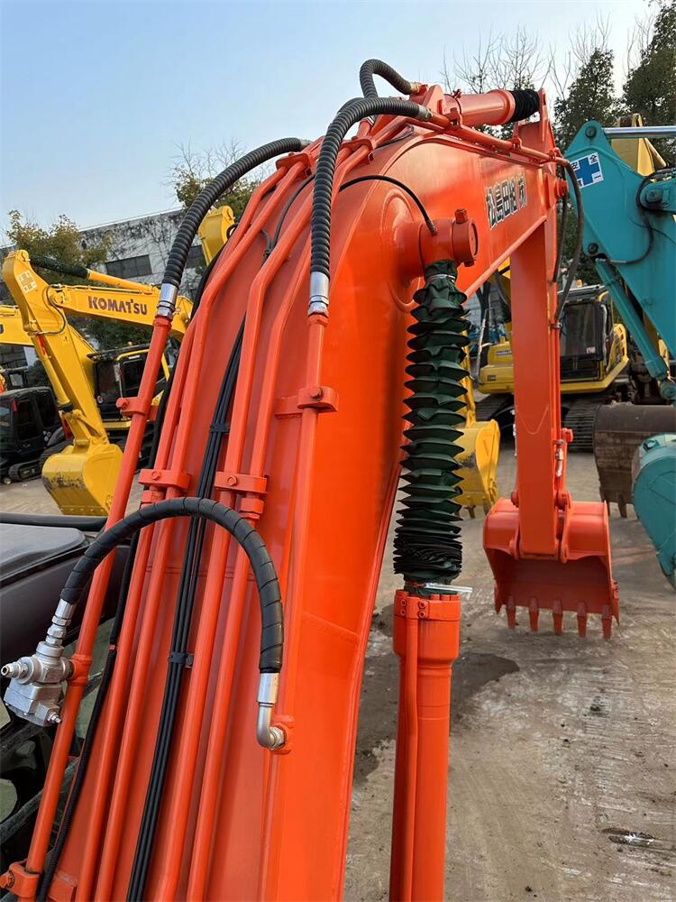 Original Hydraulic Valve Japan Made Used Hitachi ZX200 Crawler Excavator 2022 Year