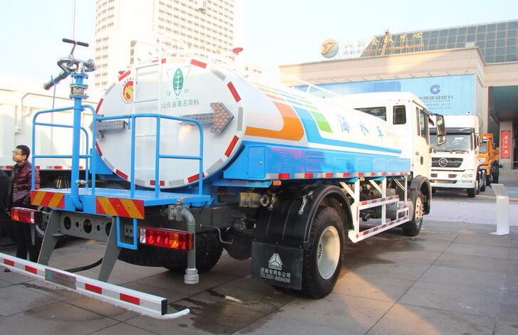 SINOTRUK HOWO 4x2 Euro II 10,000 Liters Water Tanker Transport Truck for sale