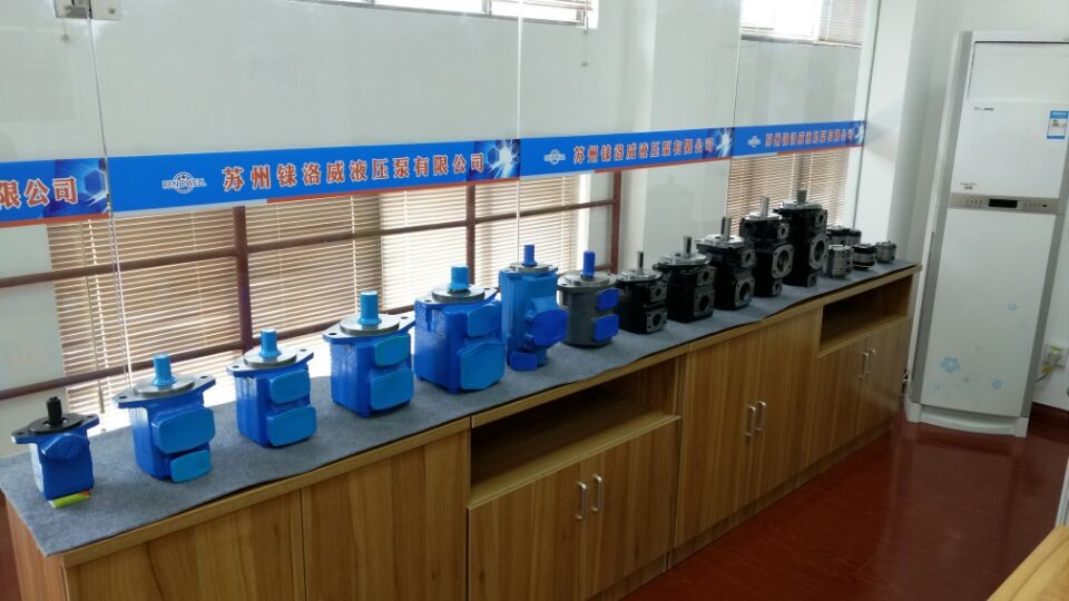 Hydraulic Vickers Vane Pump , Skid Steer Hydraulic Pump With High Performance