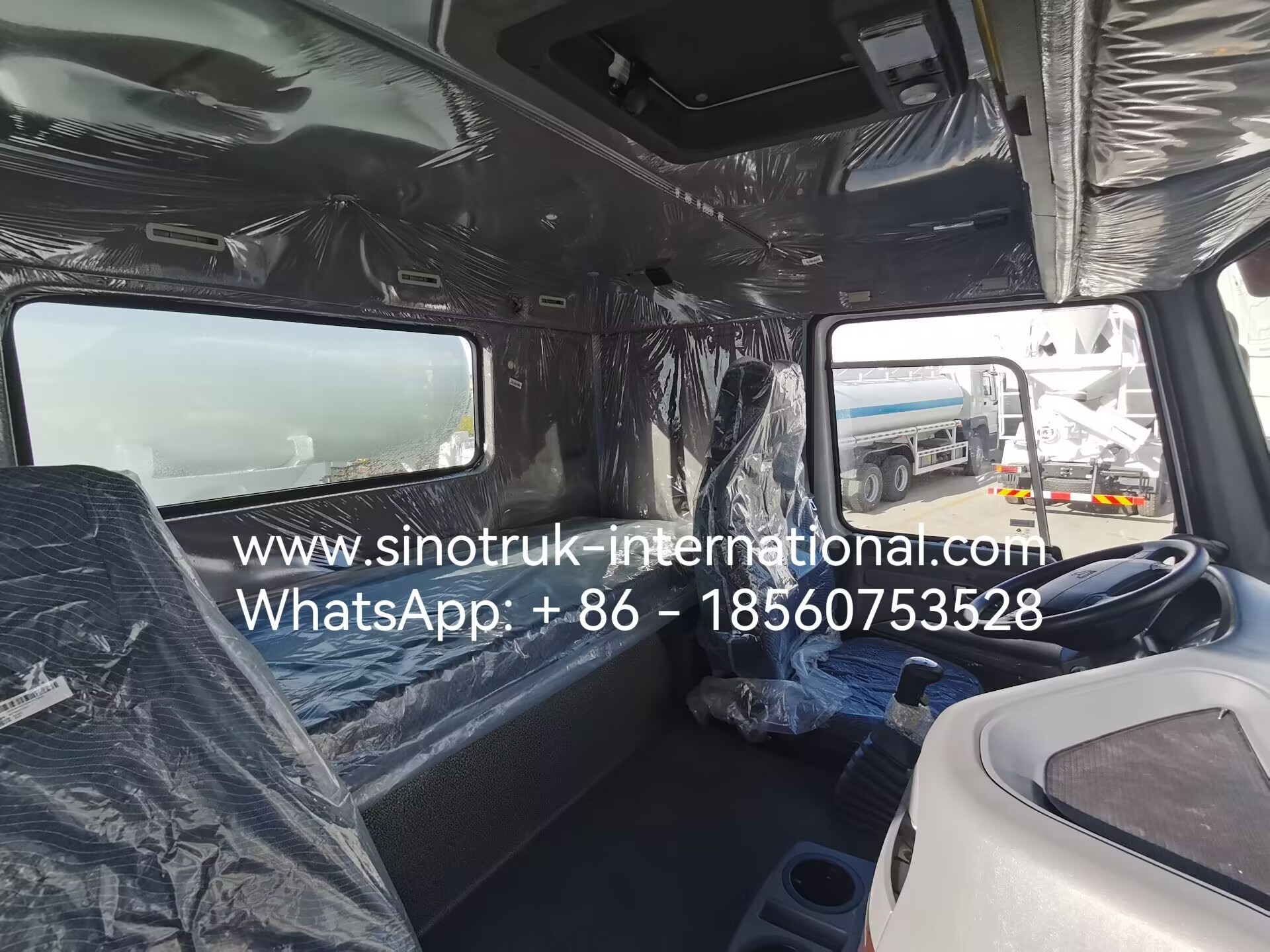 SINOTRUK HOWO 6×4 10 Wheels Concrete Mixer Truck 400 HP High Efficiency LHD