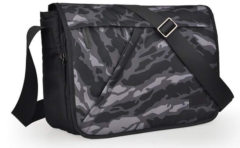 Customized Blue Nylon Travel Messenger Bag With Lots Of Pockets 32*23.5*9 Cm